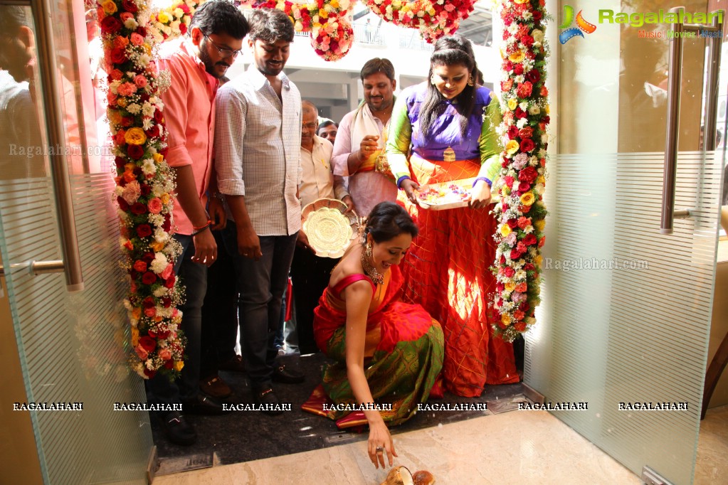 Pragya Jaiswal launches Jewellery Section at South India Shopping Mall, Ameerpet