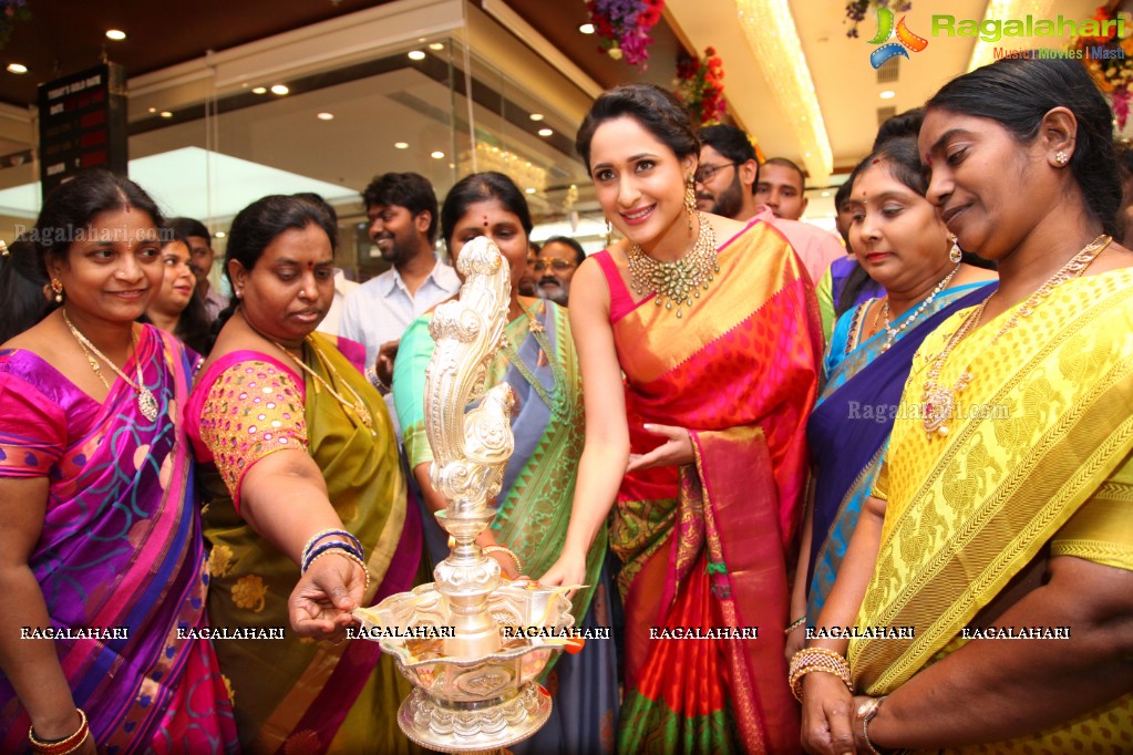 Pragya Jaiswal launches Jewellery Section at South India Shopping Mall, Ameerpet