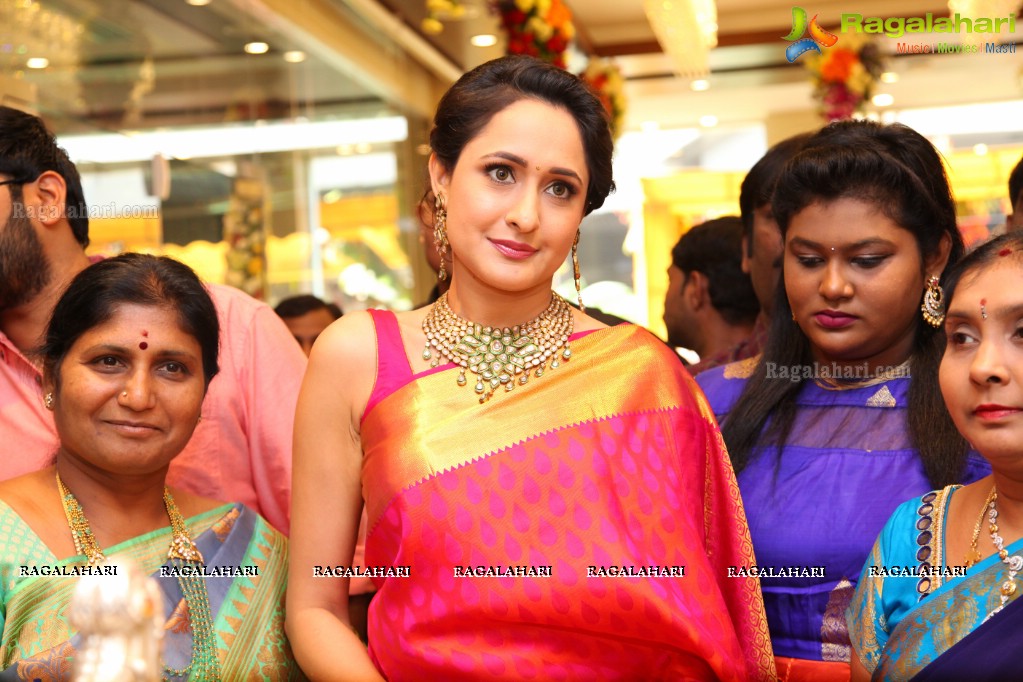 Pragya Jaiswal launches Jewellery Section at South India Shopping Mall, Ameerpet