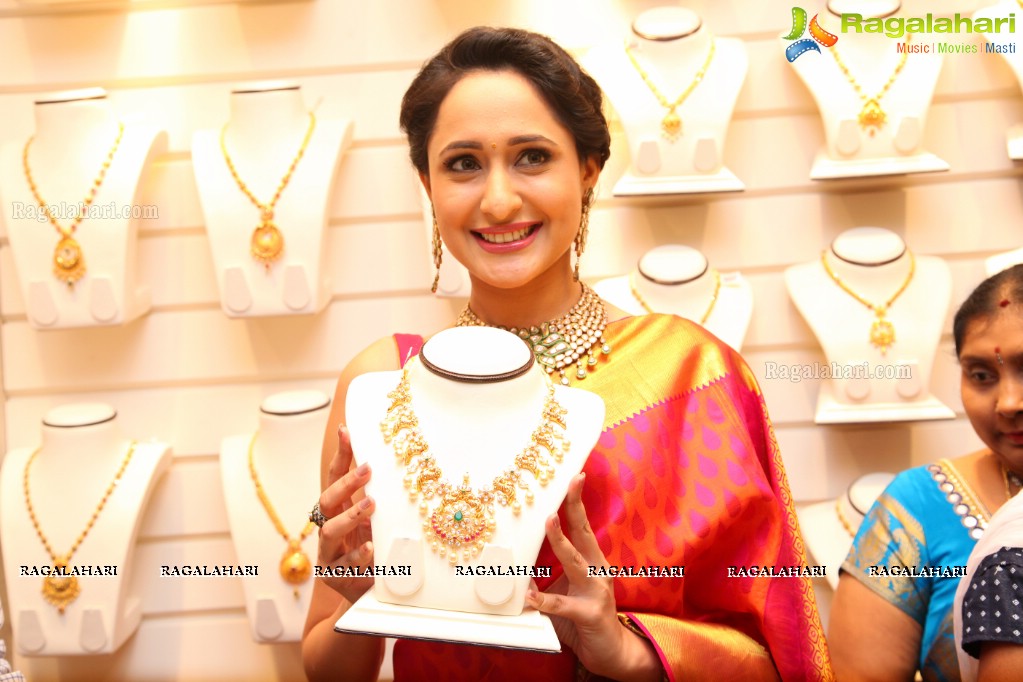 Pragya Jaiswal launches Jewellery Section at South India Shopping Mall, Ameerpet