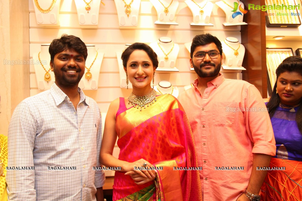 Pragya Jaiswal launches Jewellery Section at South India Shopping Mall, Ameerpet