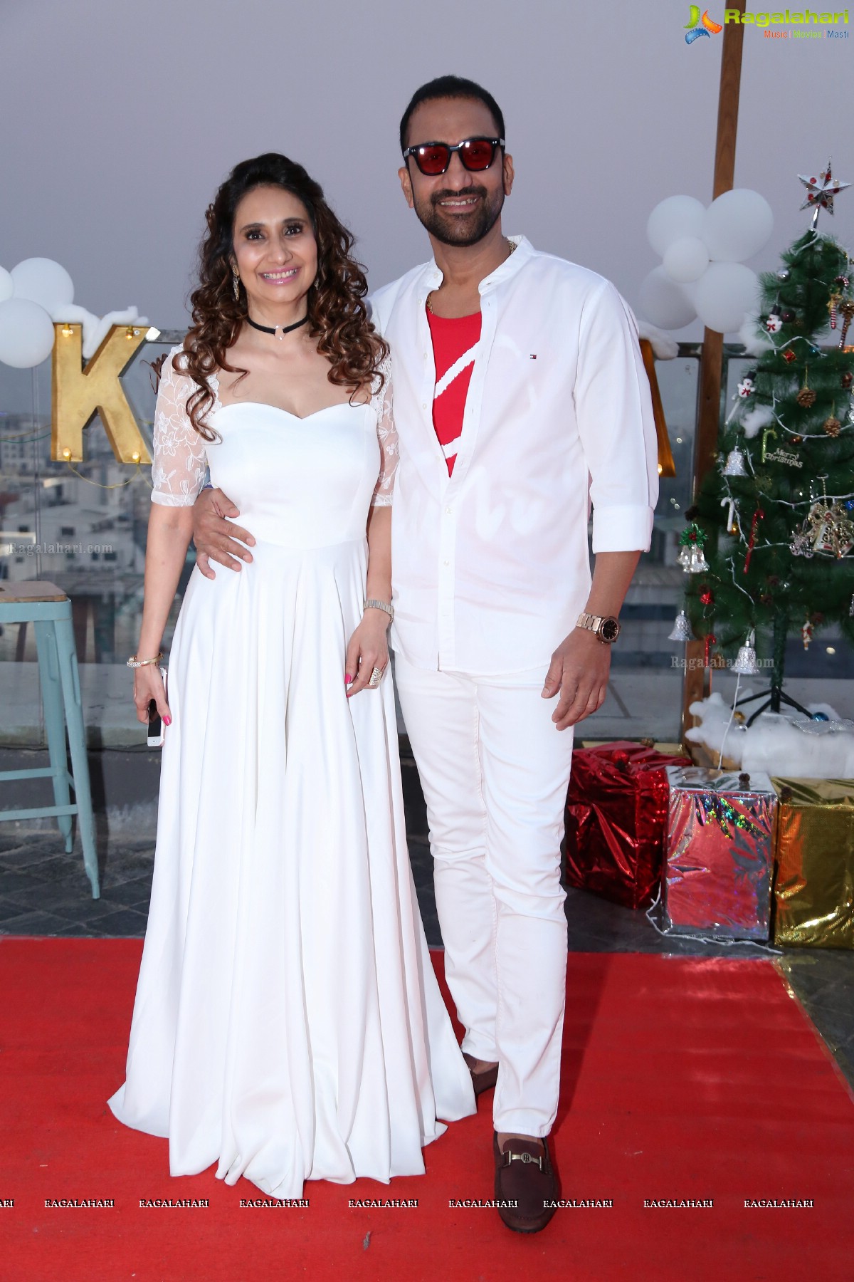 Sun Downer White Party by Laila and Feroz Khan at Karma