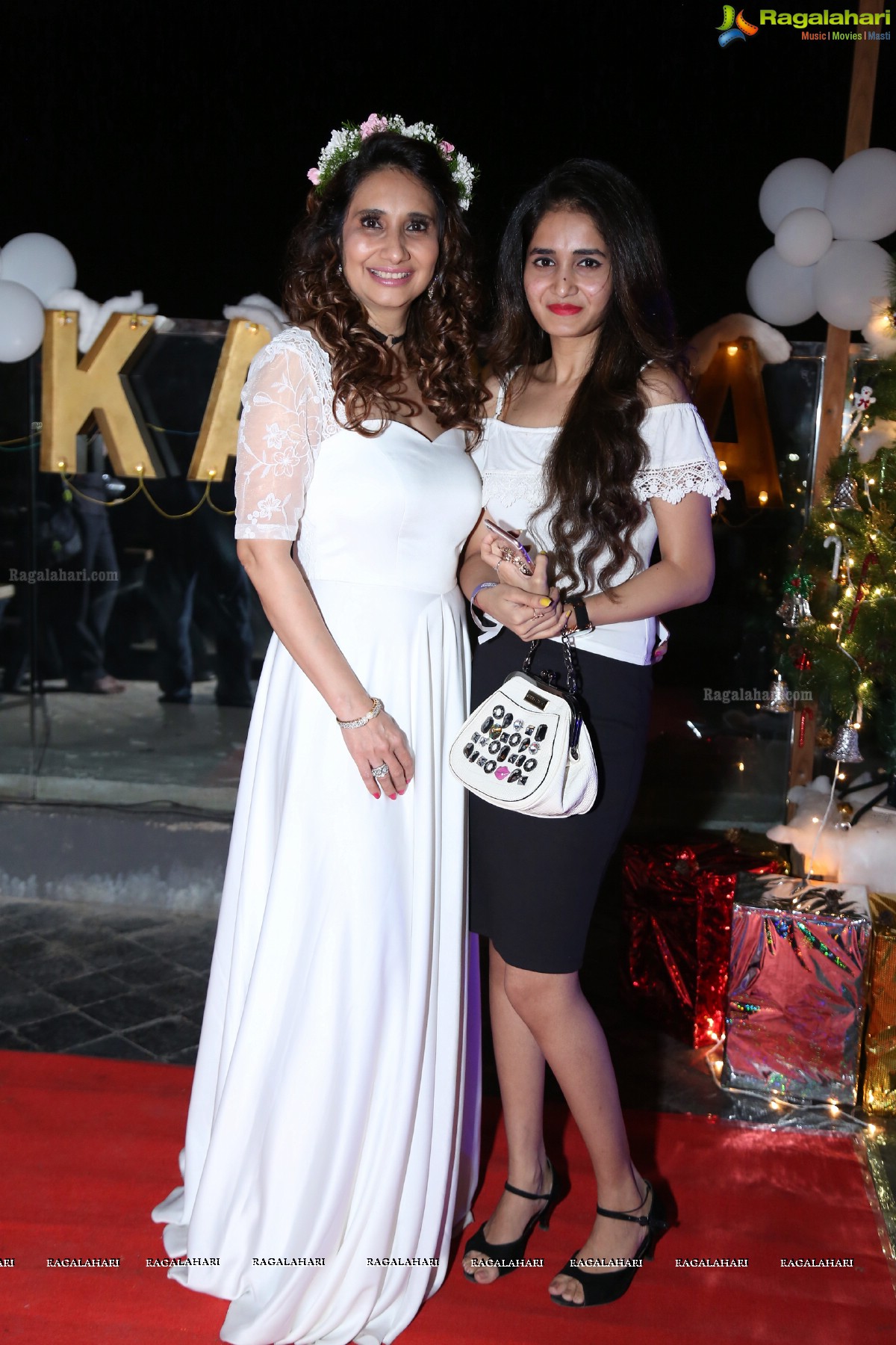 Sun Downer White Party by Laila and Feroz Khan at Karma