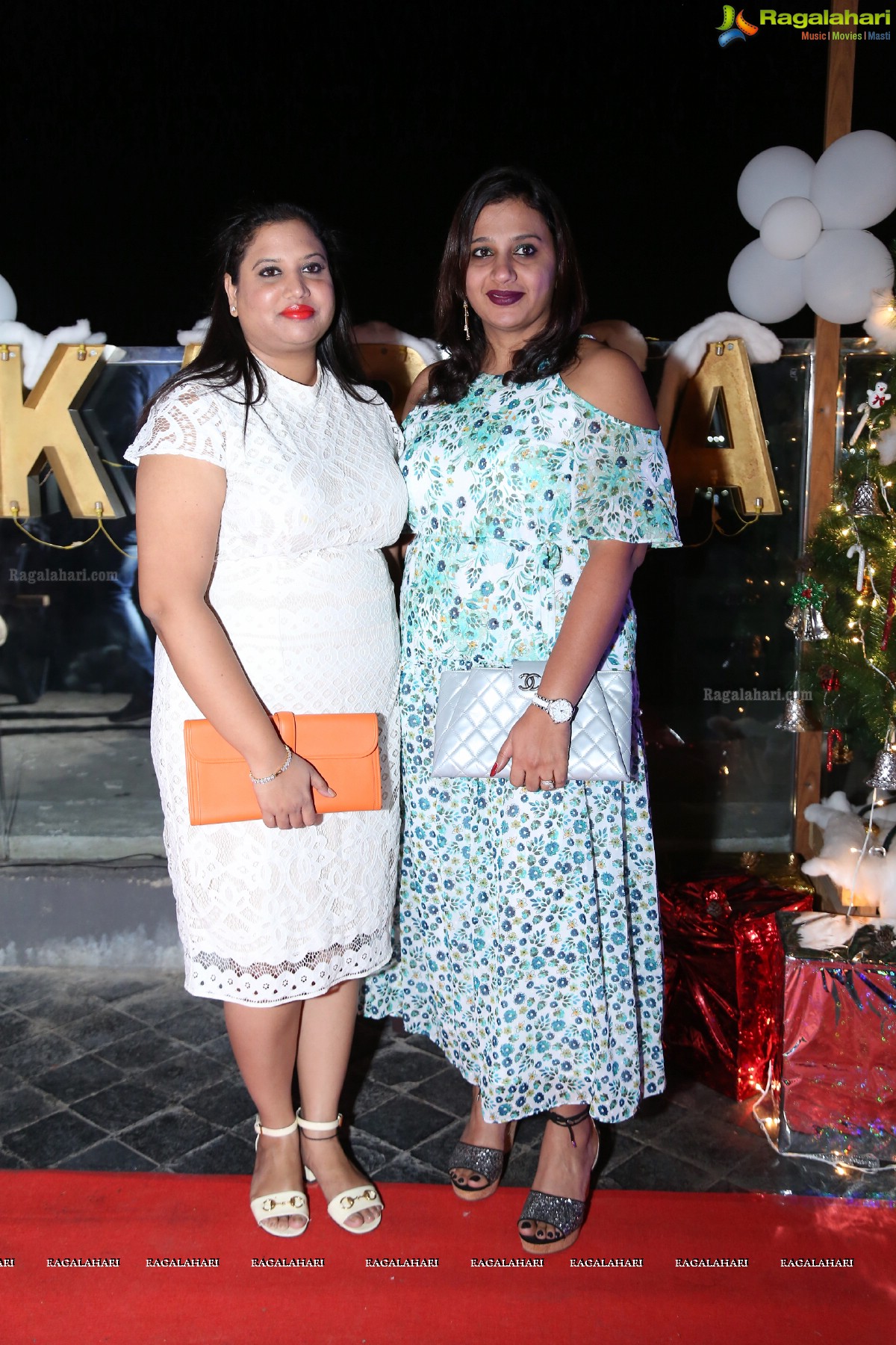 Sun Downer White Party by Laila and Feroz Khan at Karma