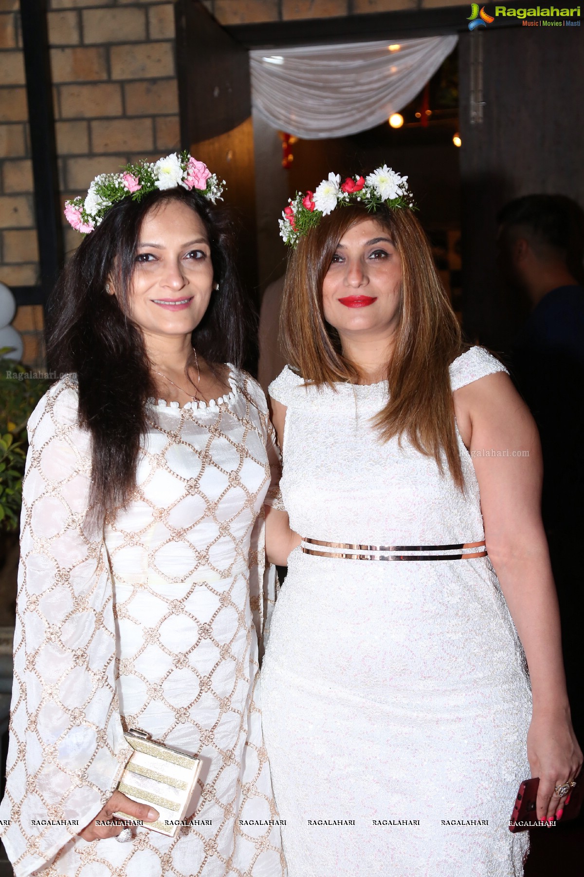 Sun Downer White Party by Laila and Feroz Khan at Karma