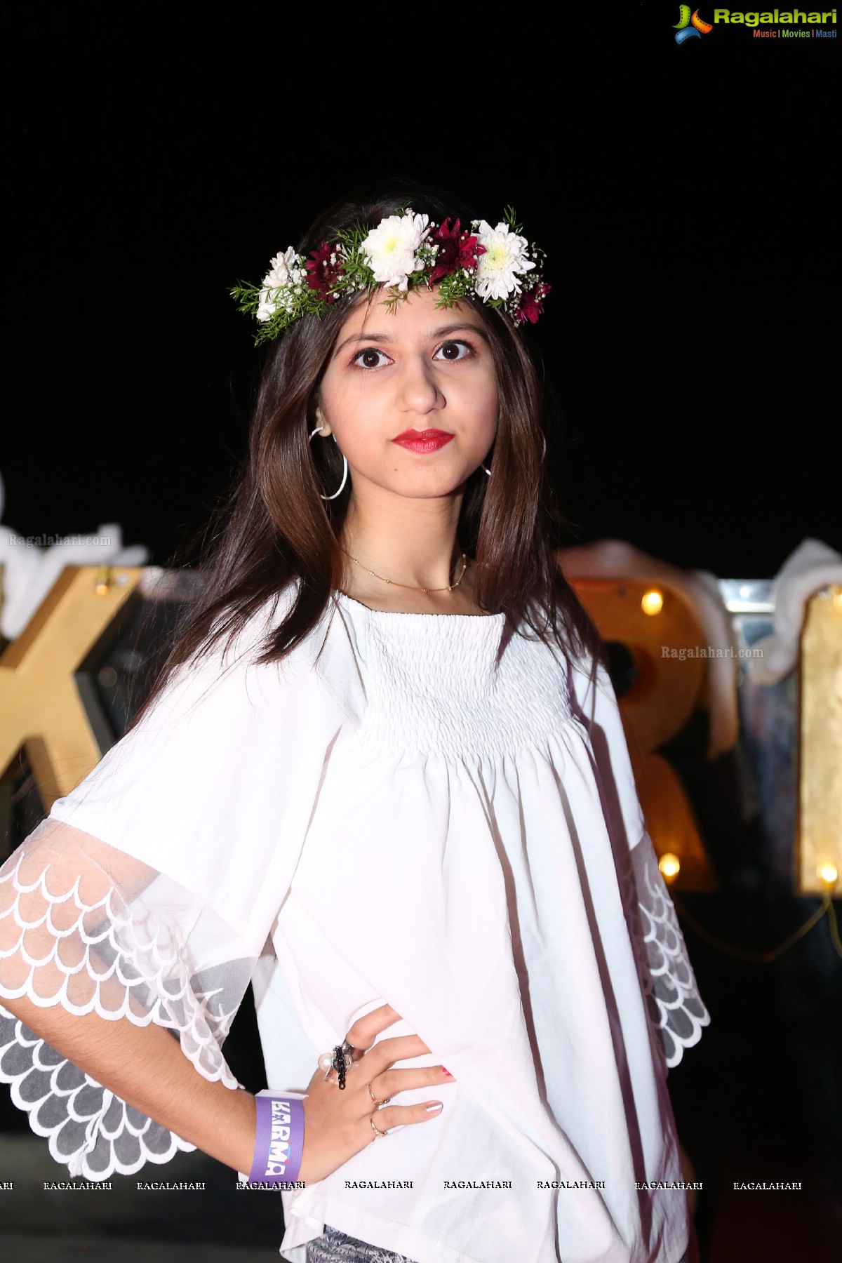 Sun Downer White Party by Laila and Feroz Khan at Karma