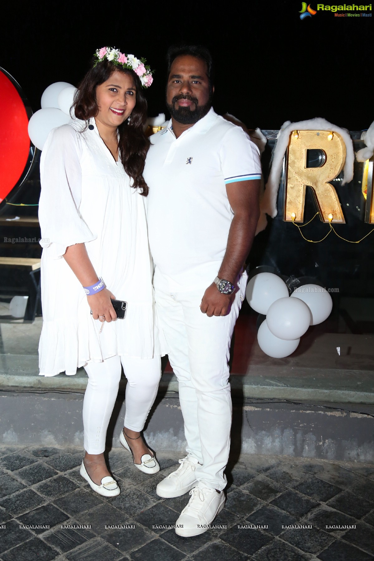 Sun Downer White Party by Laila and Feroz Khan at Karma