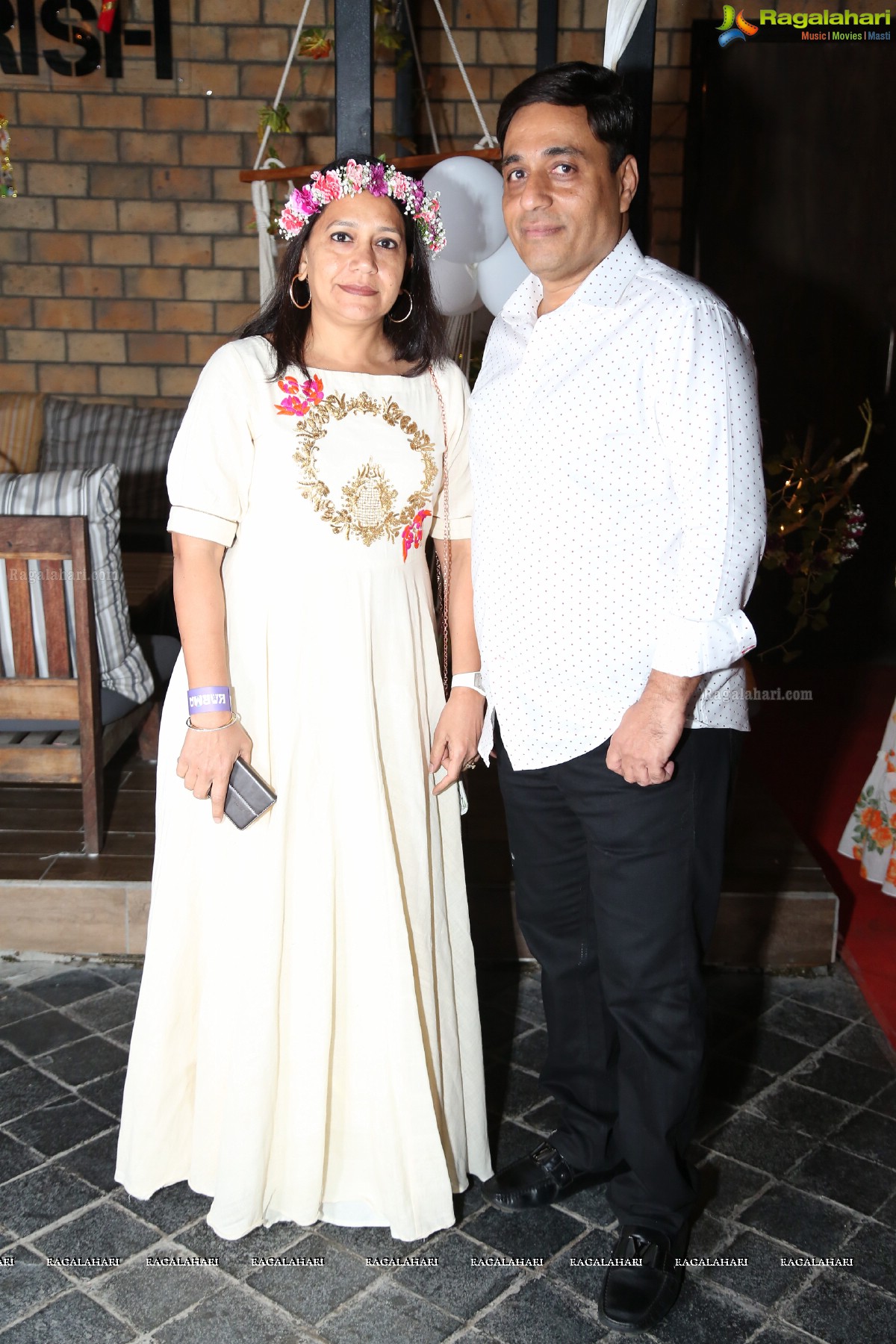 Sun Downer White Party by Laila and Feroz Khan at Karma