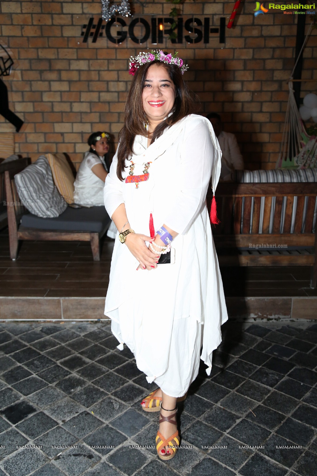 Sun Downer White Party by Laila and Feroz Khan at Karma