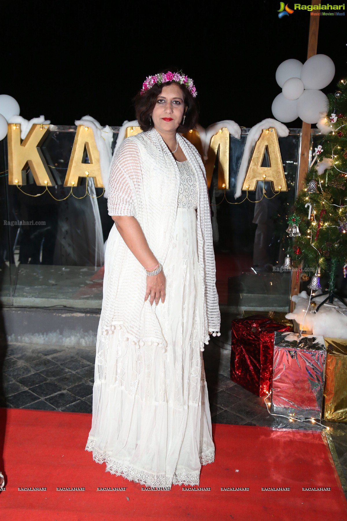 Sun Downer White Party by Laila and Feroz Khan at Karma