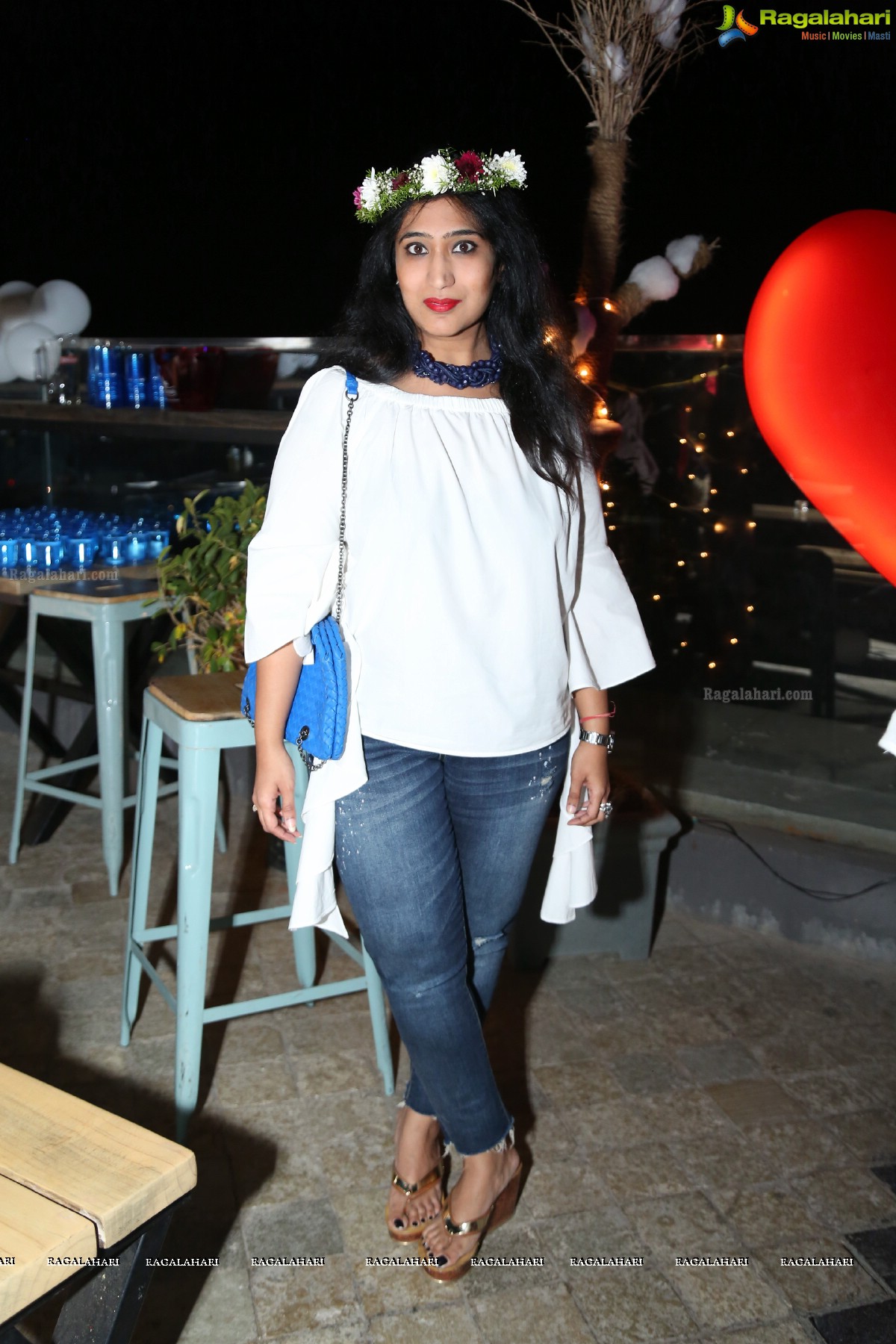 Sun Downer White Party by Laila and Feroz Khan at Karma