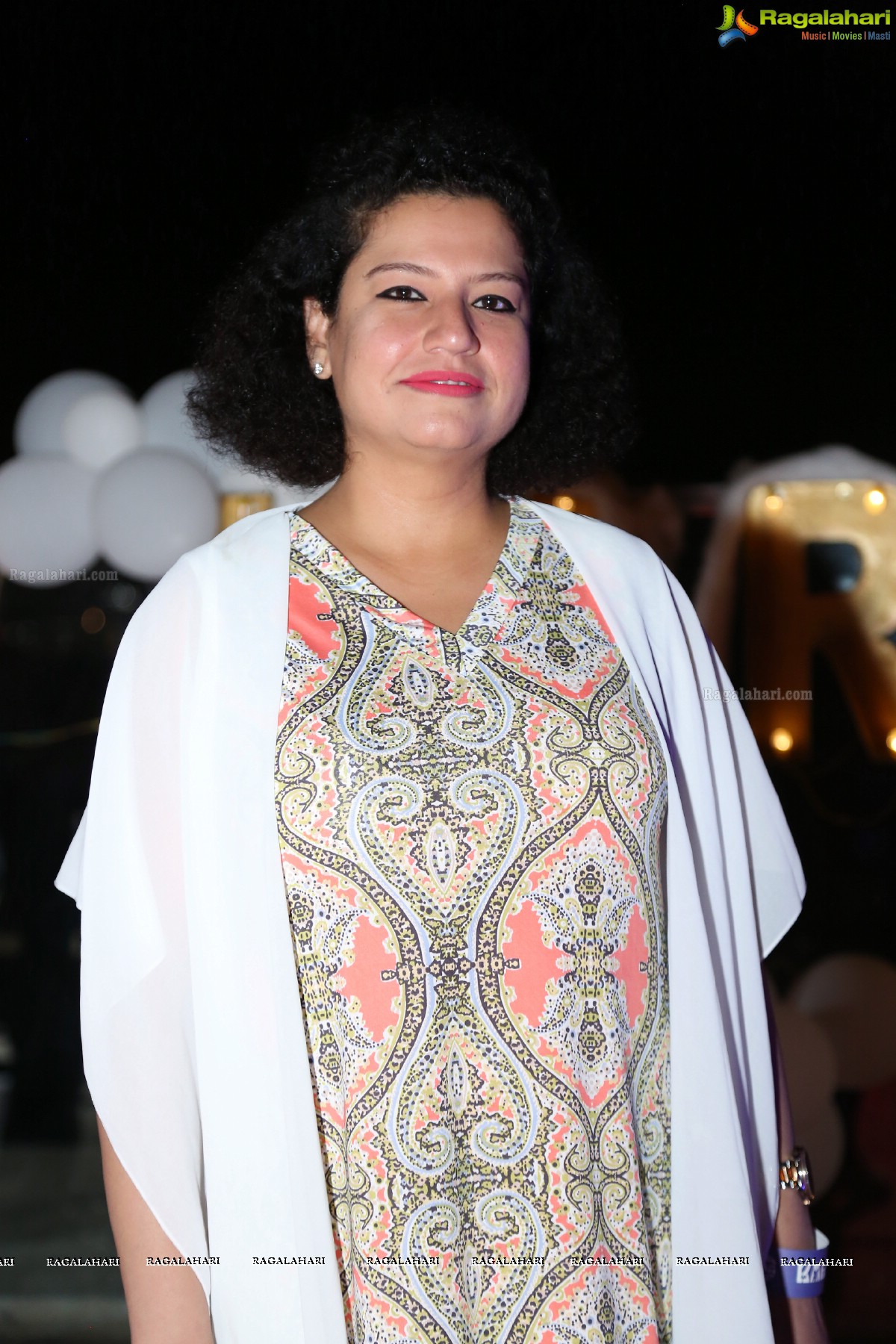 Sun Downer White Party by Laila and Feroz Khan at Karma