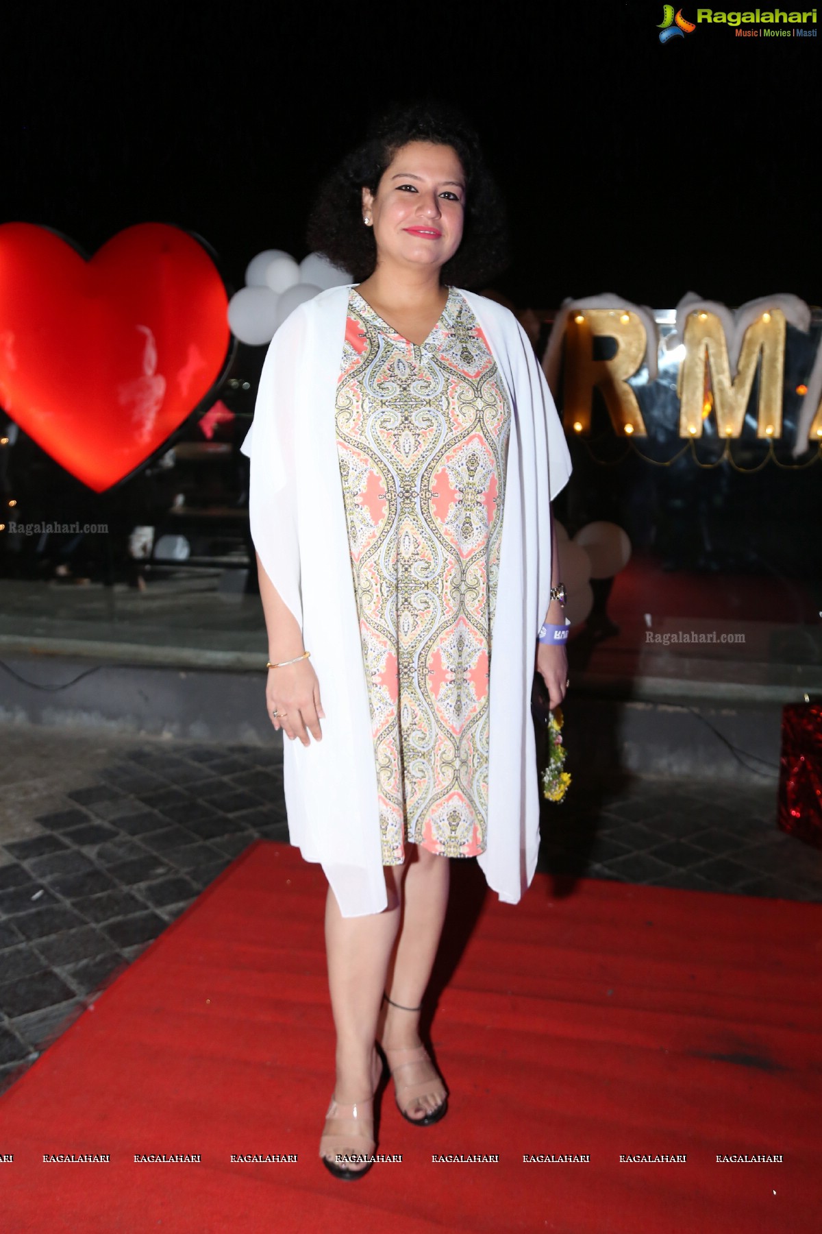 Sun Downer White Party by Laila and Feroz Khan at Karma