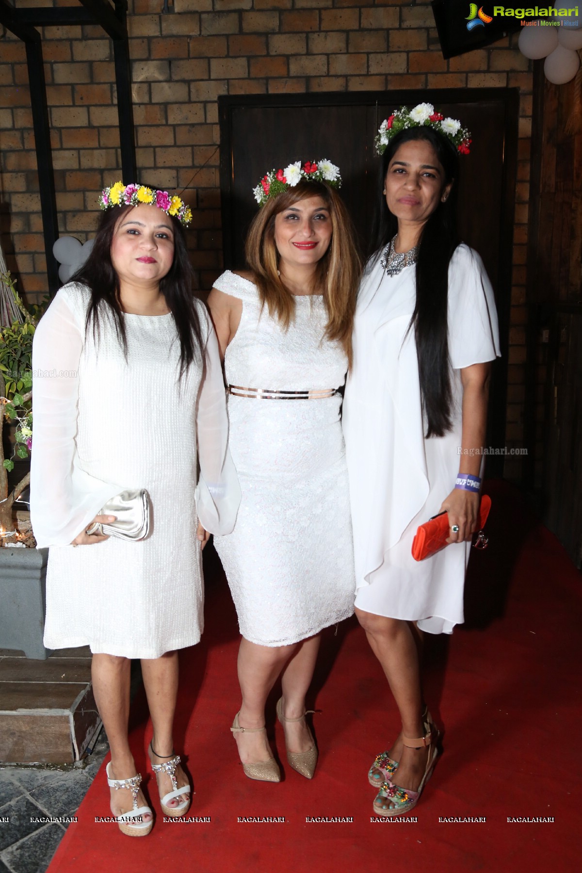 Sun Downer White Party by Laila and Feroz Khan at Karma