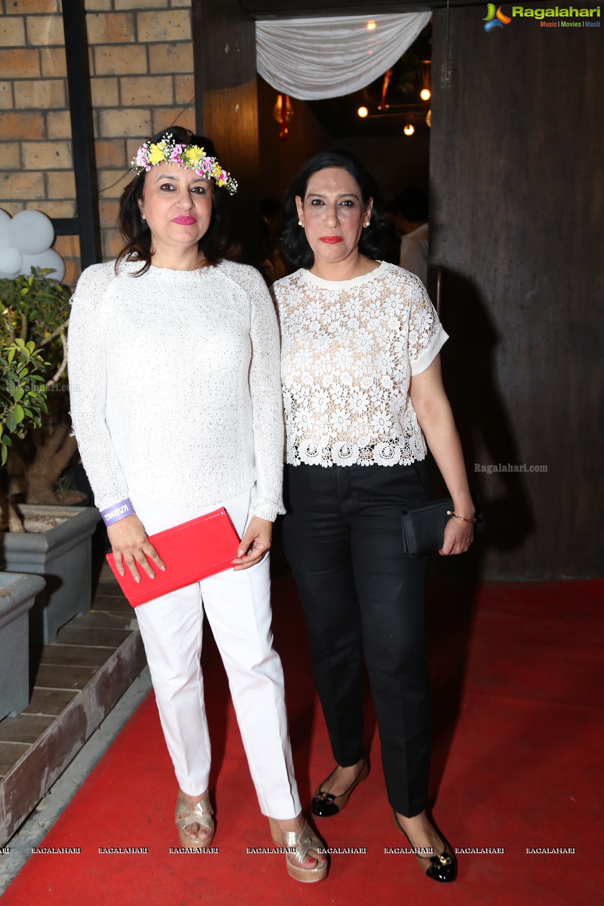 Sun Downer White Party by Laila and Feroz Khan at Karma