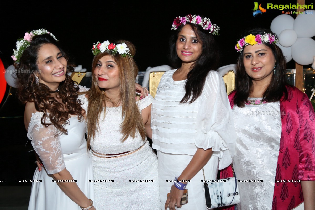 Sun Downer White Party by Laila and Feroz Khan at Karma