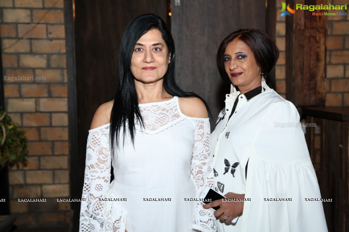 Sun Downer White Party by Laila and Feroz Khan at Karma