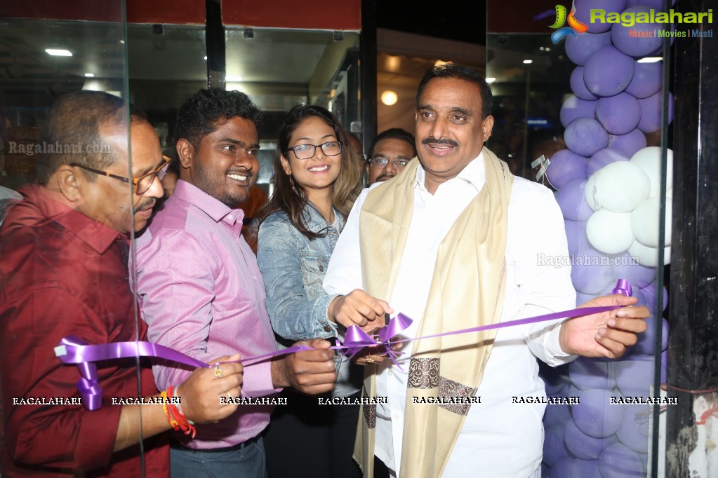 Aditi Myakal inaugurates Tempteys, Hyderabad