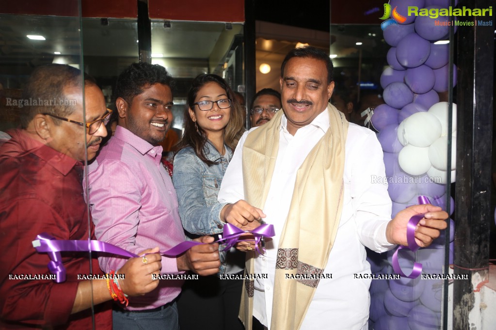 Aditi Myakal inaugurates Tempteys, Hyderabad