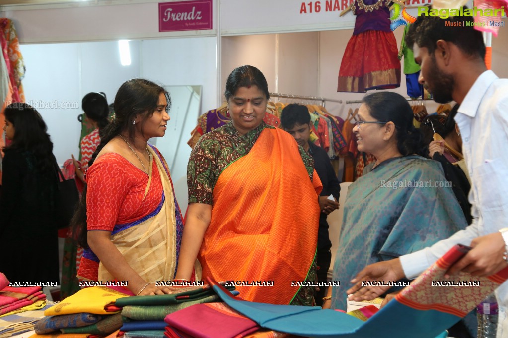 Neha Deshpande launches Trendz Exhibition at Taj Krishna