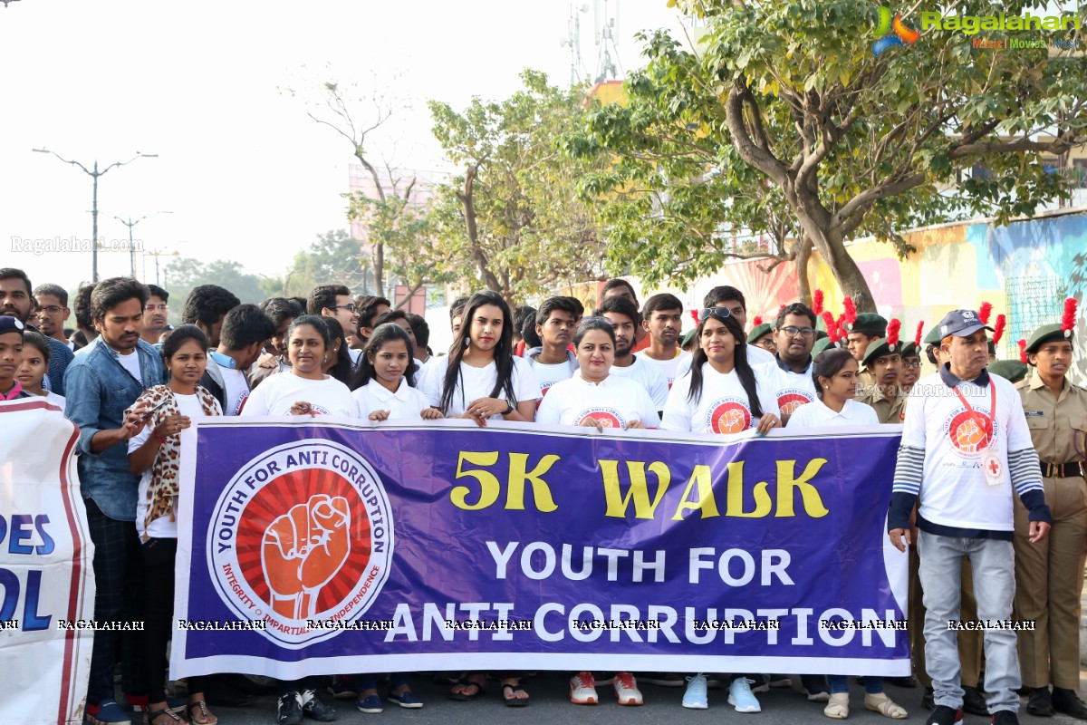 Jaya Prakash Narayana Participates In Anti Corruption Day Walk 2018