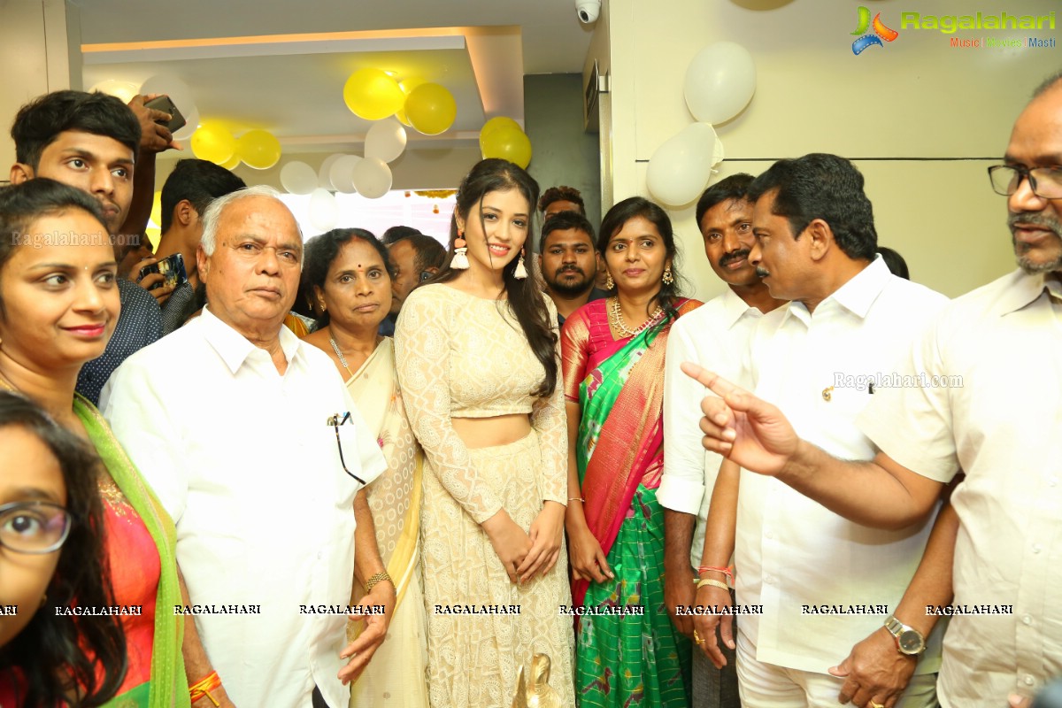 Priyanka Jawalkar Inaugurates Be You Salon at Nalgonda