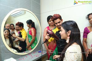 Priyanka Jawalkar Inaugurates Be You Salon at Nalgonda