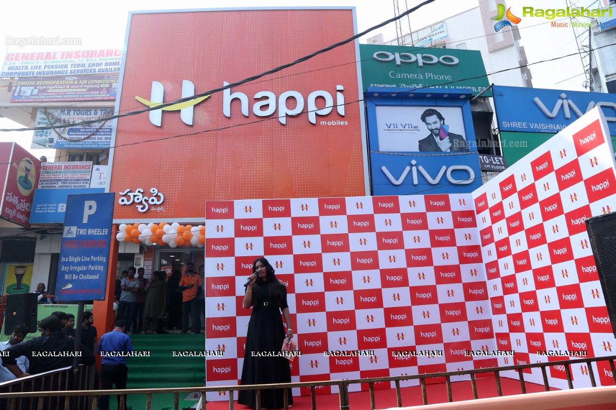 Lavanya Tripathi Launches Dilsukhnagar Happi Mobiles Store