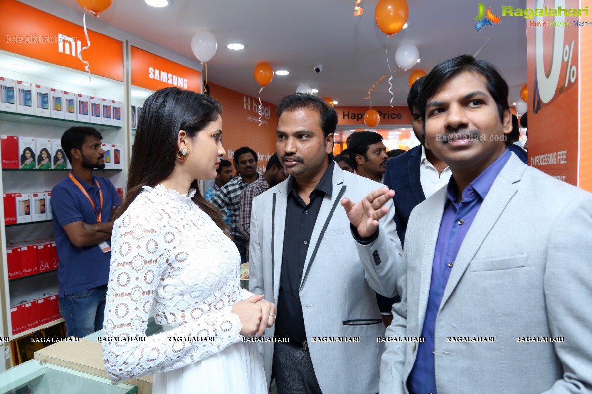 Lavanya Tripathi Launches Dilsukhnagar Happi Mobiles Store