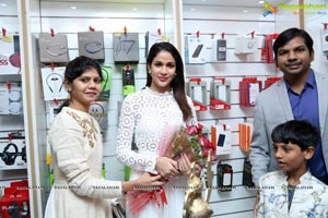 Lavanya Tripathi Launches Dilsukhnagar Happi Mobiles Store