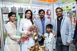 Lavanya Tripathi Launches Dilsukhnagar Happi Mobiles Store