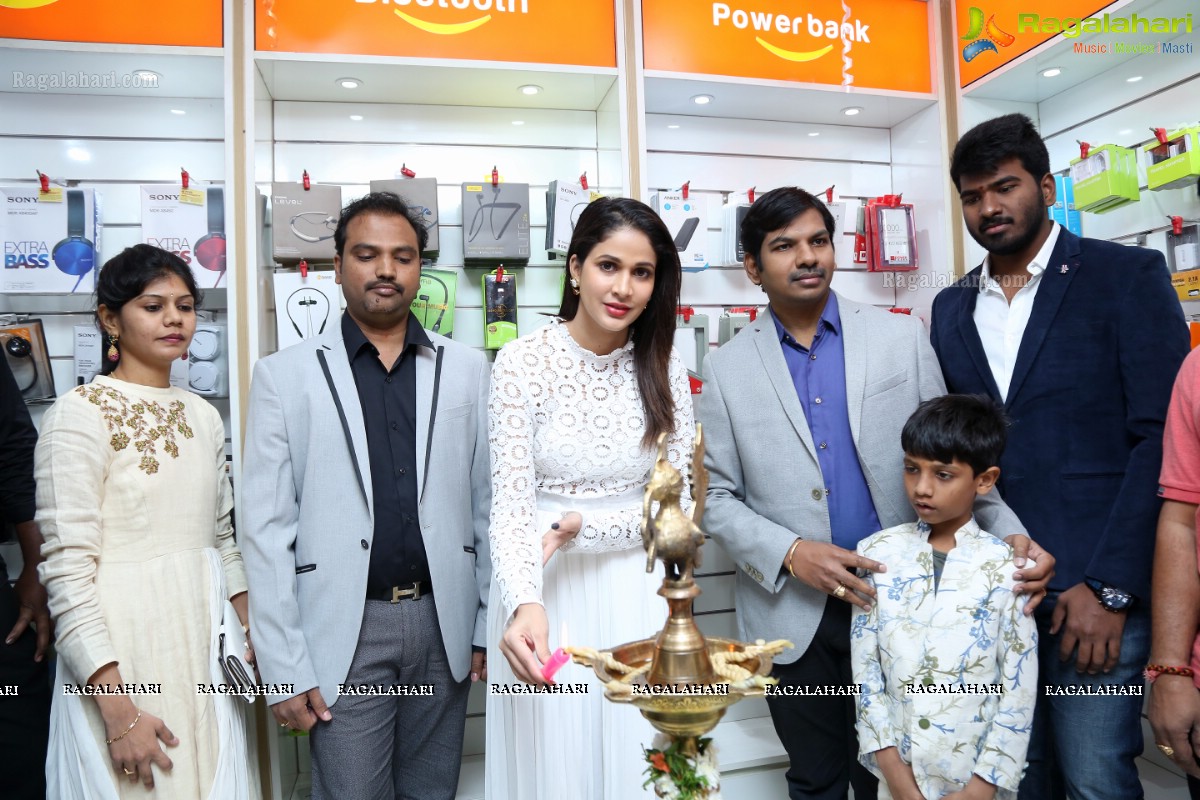 Lavanya Tripathi Launches Dilsukhnagar Happi Mobiles Store