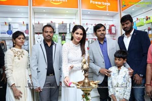 Lavanya Tripathi Launches Dilsukhnagar Happi Mobiles Store