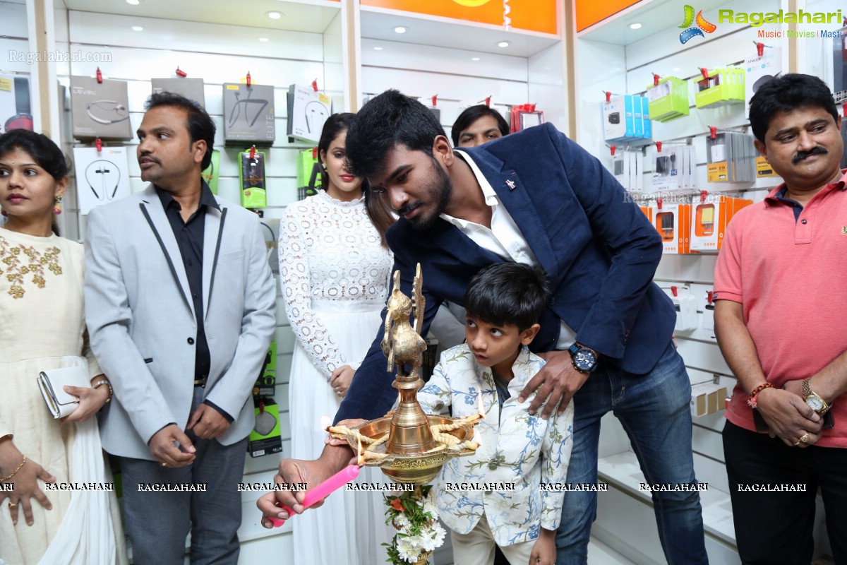 Lavanya Tripathi Launches Dilsukhnagar Happi Mobiles Store