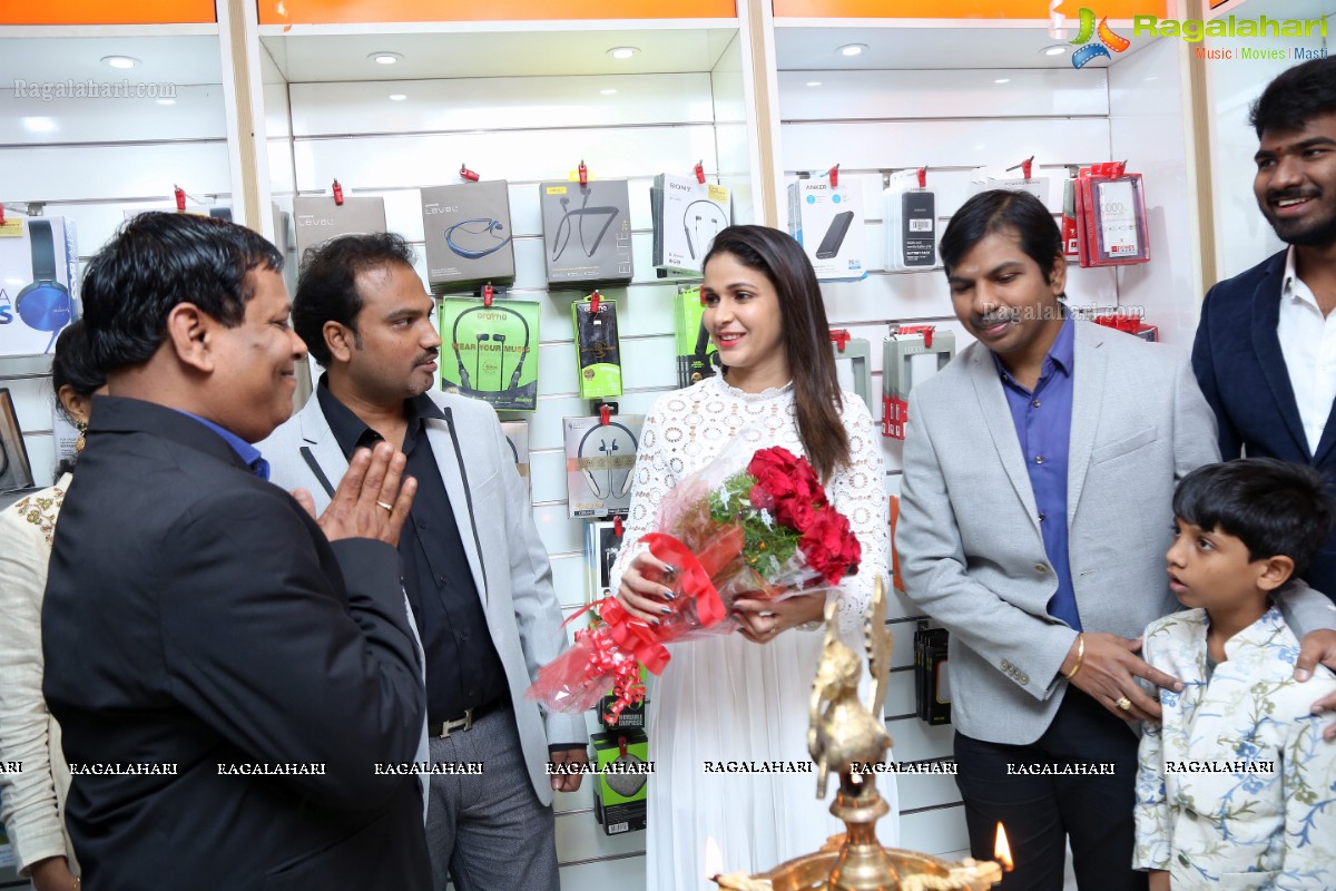 Lavanya Tripathi Launches Dilsukhnagar Happi Mobiles Store