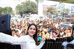 Lavanya Tripathi Launches Dilsukhnagar Happi Mobiles Store