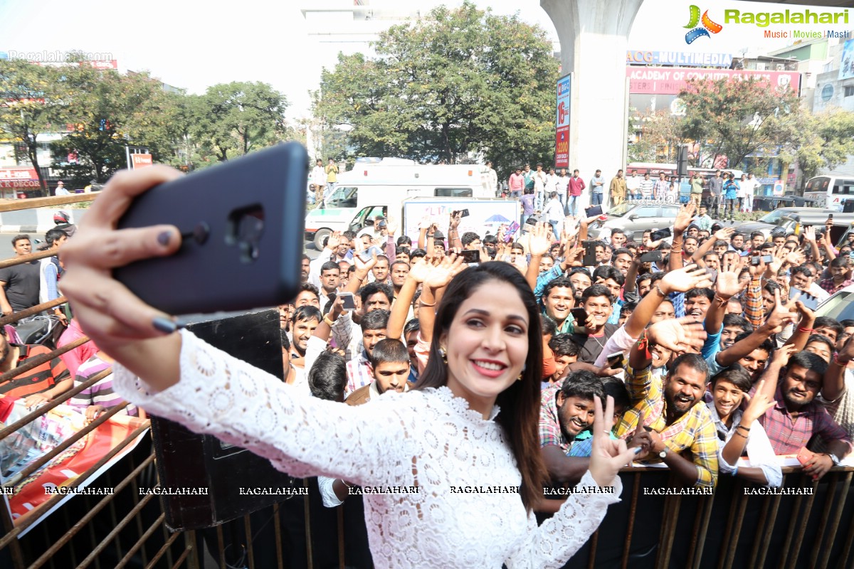 Lavanya Tripathi Launches Dilsukhnagar Happi Mobiles Store