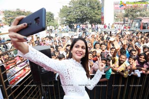 Lavanya Tripathi Launches Dilsukhnagar Happi Mobiles Store