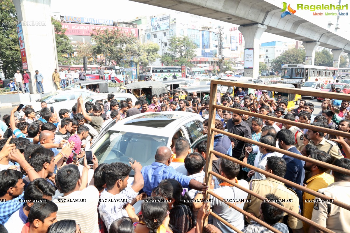 Lavanya Tripathi Launches Dilsukhnagar Happi Mobiles Store