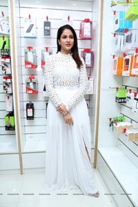 Lavanya Tripathi Launches Dilsukhnagar Happi Mobiles Store