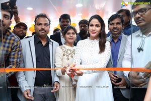 Lavanya Tripathi Launches Dilsukhnagar Happi Mobiles Store