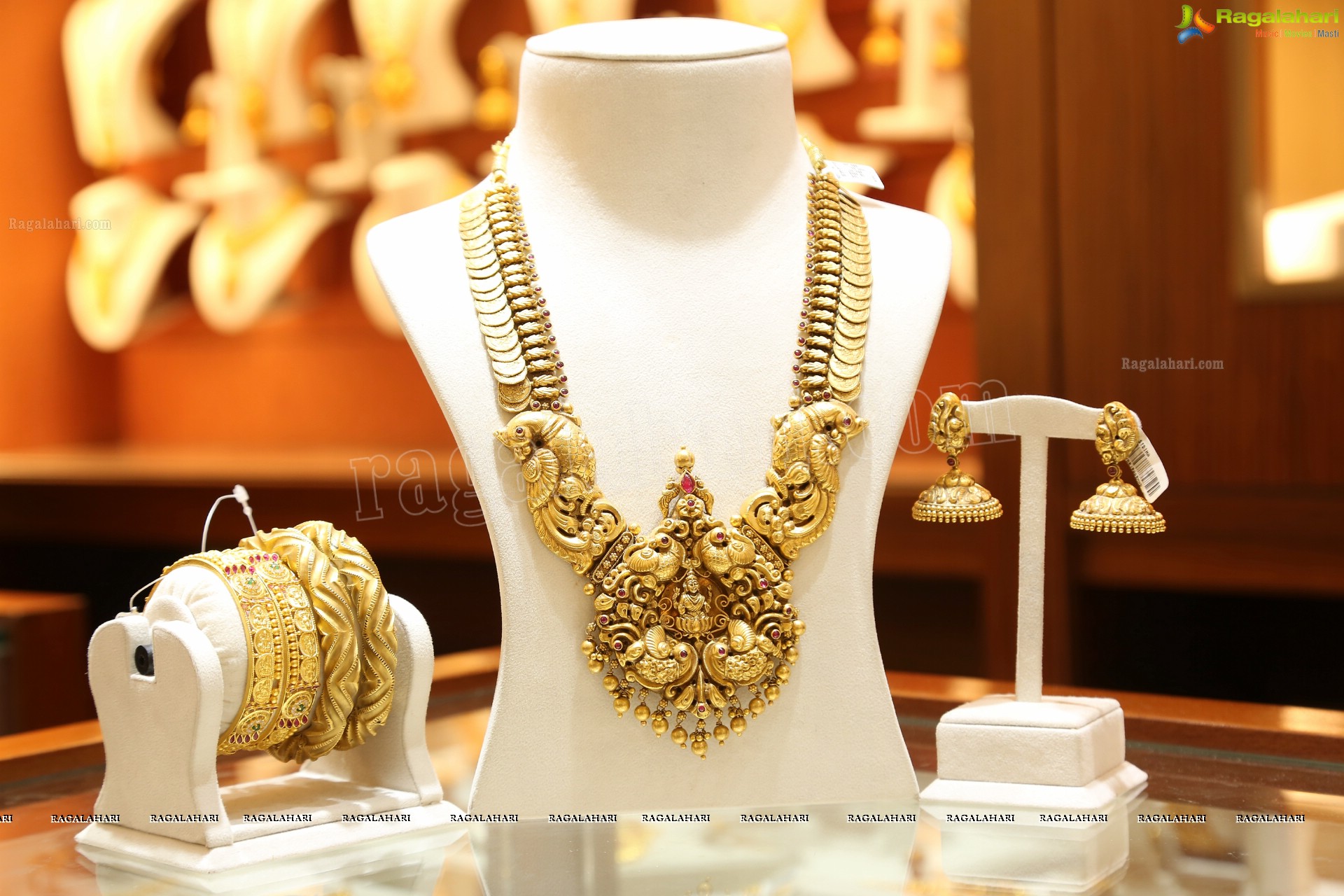 Artistry Branded Jewellery Collection by Malabar Gold and Diamonds at Somajiguda Showroom