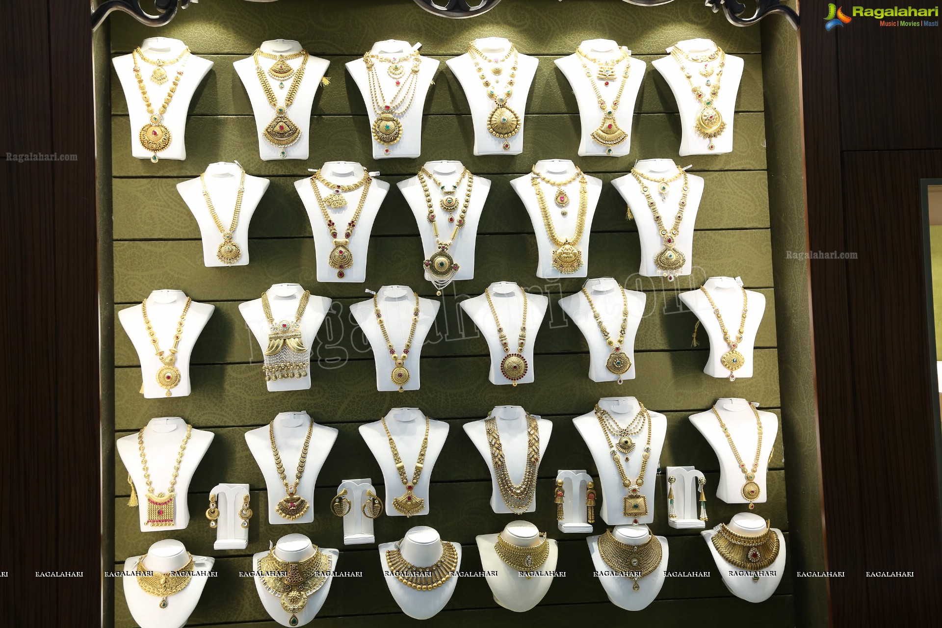 Artistry Branded Jewellery Collection by Malabar Gold and Diamonds at Somajiguda Showroom