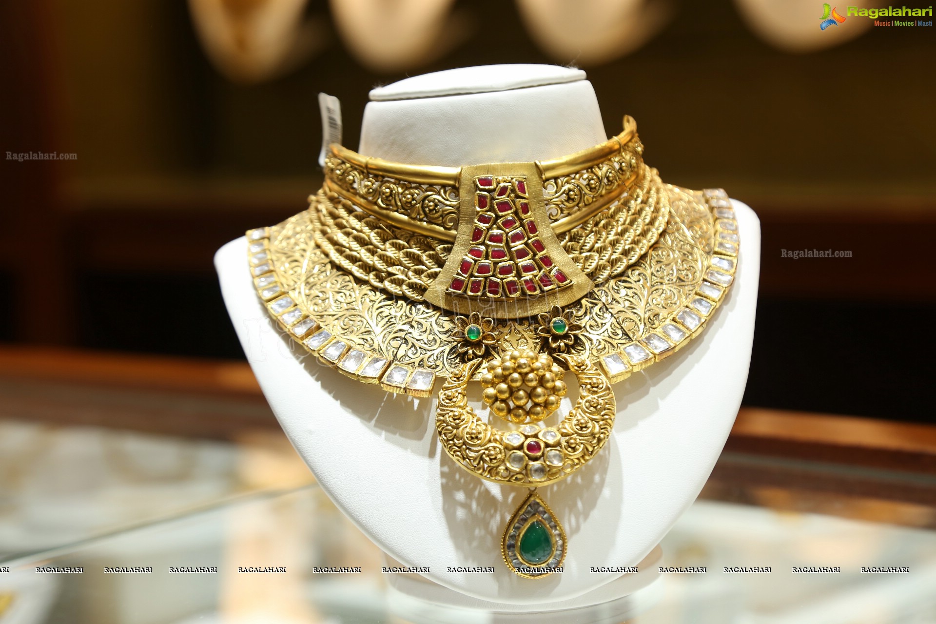 Artistry Branded Jewellery Collection by Malabar Gold and Diamonds at Somajiguda Showroom