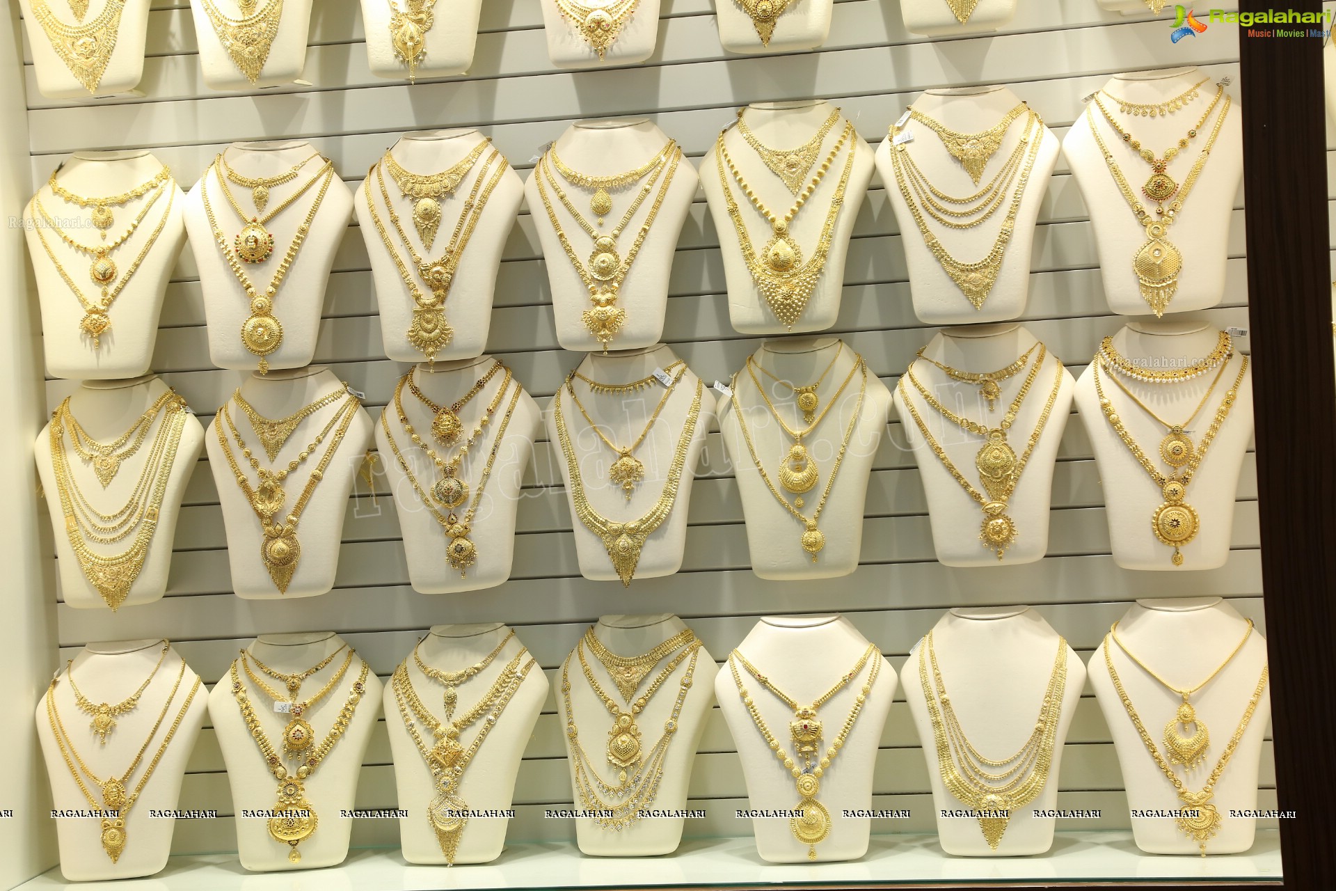 Artistry Branded Jewellery Collection by Malabar Gold and Diamonds at Somajiguda Showroom