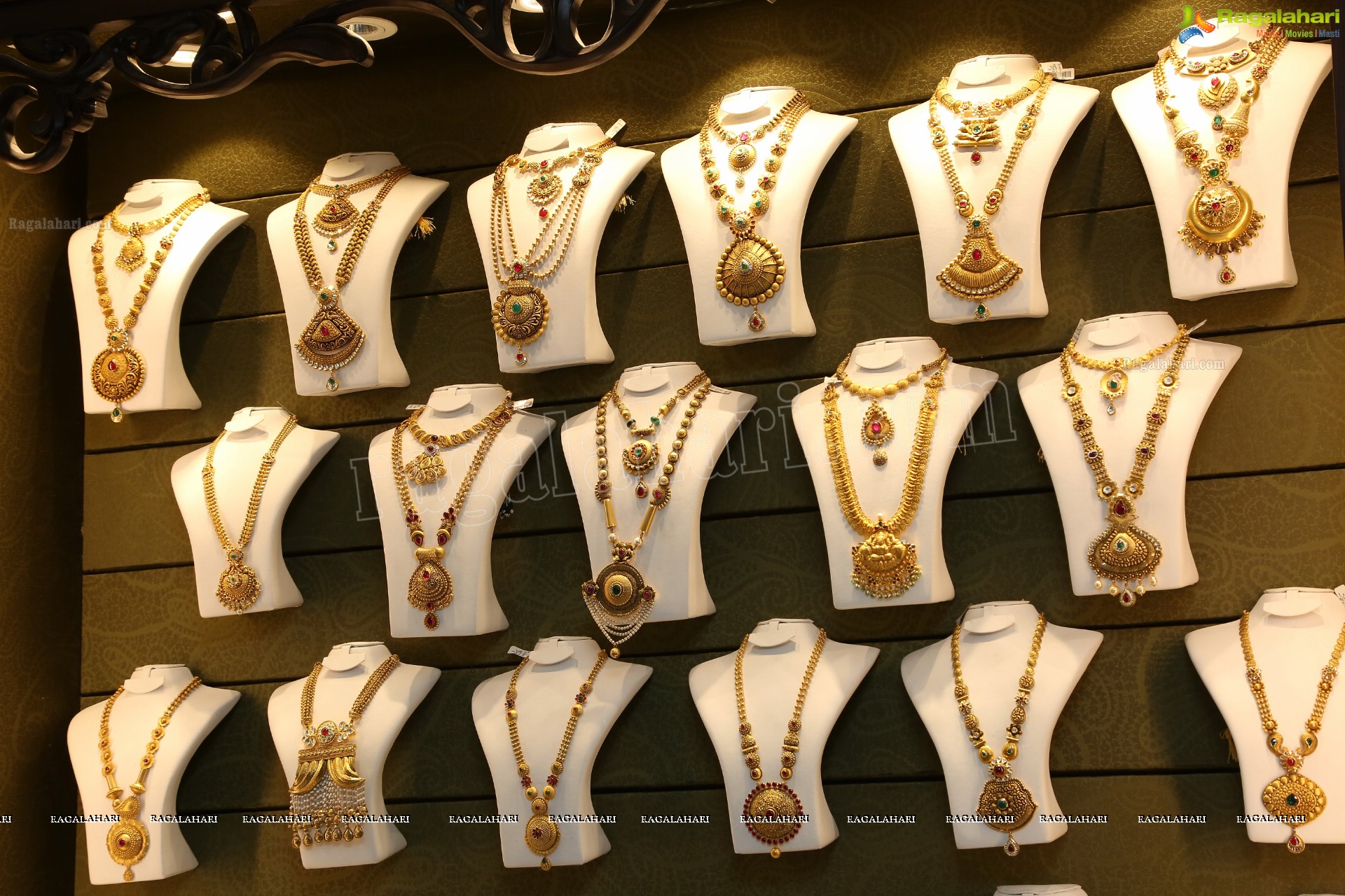 Artistry Branded Jewellery Collection by Malabar Gold and Diamonds at Somajiguda Showroom