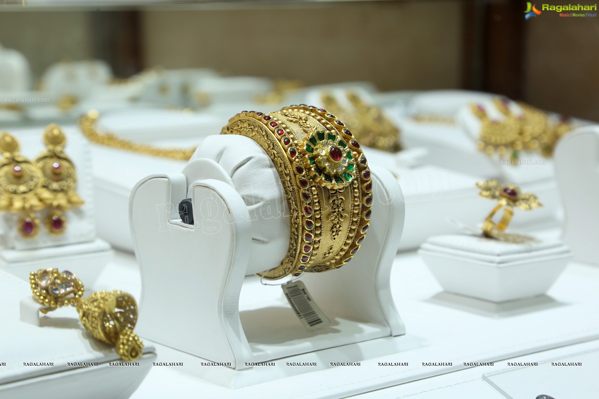 Artistry Branded Jewellery Collection by Malabar Gold and Diamonds at Somajiguda Showroom