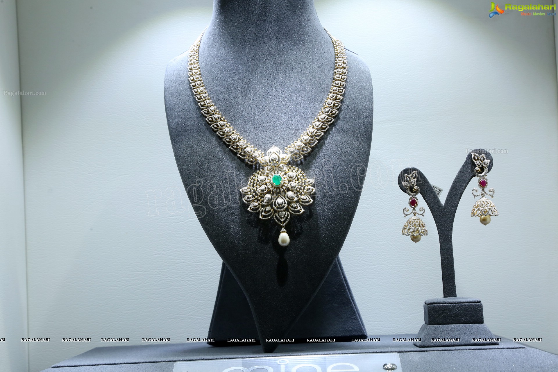 Artistry Branded Jewellery Collection by Malabar Gold and Diamonds at Somajiguda Showroom