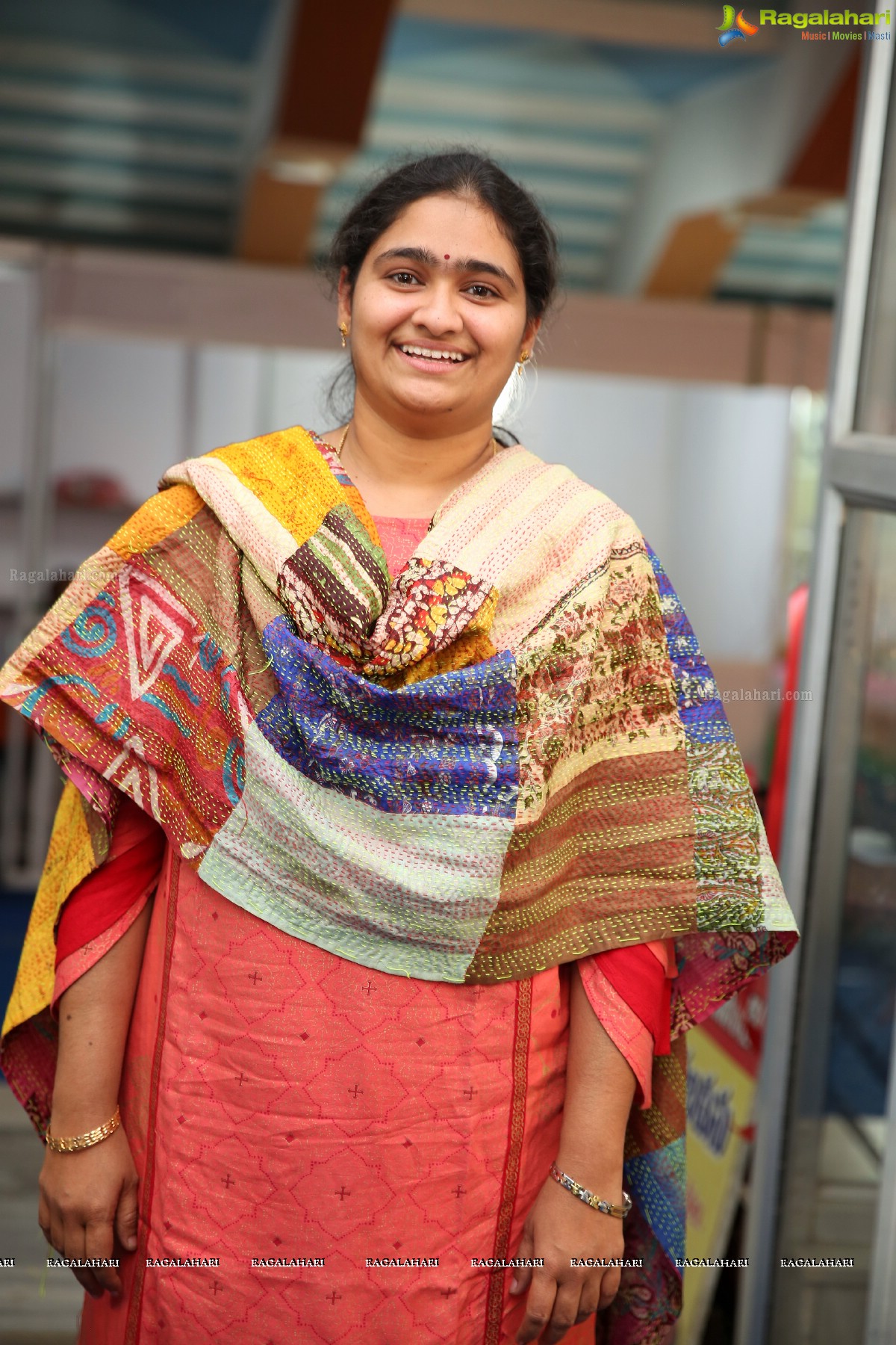 Daksha Nagarkar Inaugurates National Silk Expo at Sri Sathya Sai Nigamagamam, Hyderabad