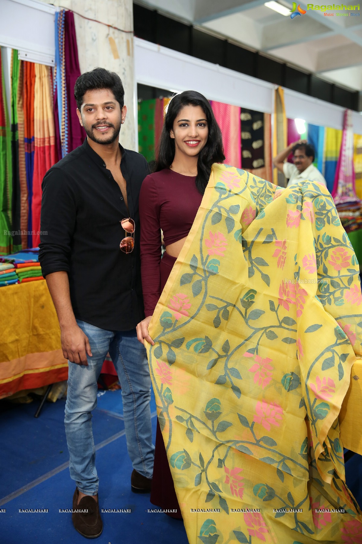 Daksha Nagarkar Inaugurates National Silk Expo at Sri Sathya Sai Nigamagamam, Hyderabad